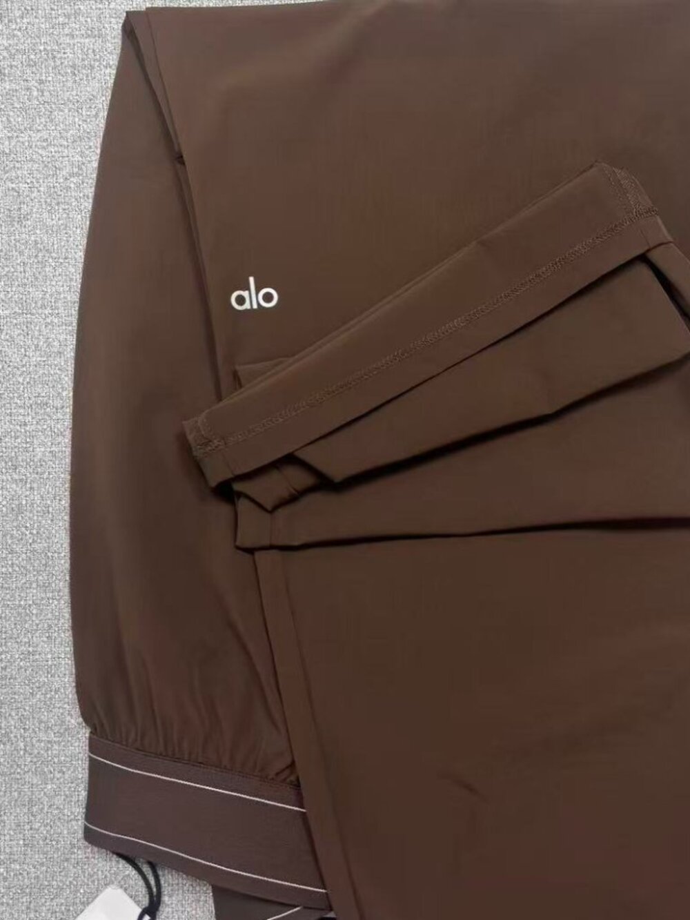 NWT ALO Yoga Suit Up Trouser (Regular) Espresso |Size M - Picture 7 of 8